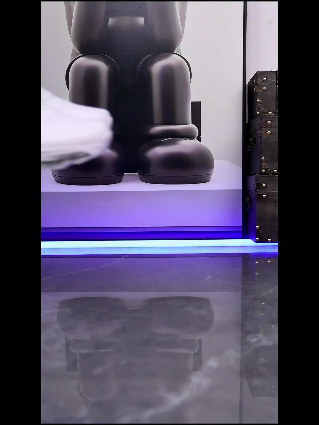 EY186143 Unisex Mid-Top Air Cushion Sneakers